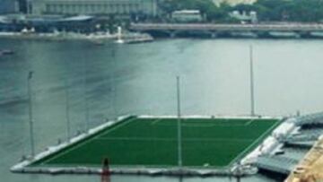 <b>CÉSPED FLOTANTE. </b>Las 30.000 personas que caben en las gradas tienen una visión perfecta del campo.