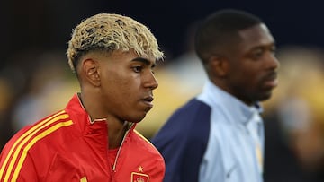 Spain's forward #19 Lamine Yamal walks on to the pitch next tto France's forward #07 Ousmane Dembele (R) prior to the UEFA Nations League semi-final football match between Spain and France in Stuttgart, southwestern Germany, on June 5, 2025. (Photo by FRANCK FIFE / AFP)