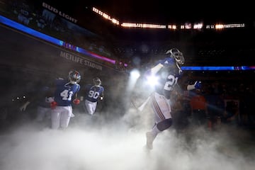 Espectacular salida al campo de los New York Giants ante su público en el Metlife Stadium en el partido contra los Detroit Lions. Los Lions ganaron 24-10. 


