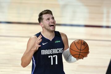 El más joven del Top-10, pero se ha ganado este cuarto puesto por méritos propios. En su año de rookie demostró una capacidad incontestable para adaptarse al juego de la NBA y en su segunda temporada, para dominar el baloncesto norteamericano. Es un base con cuerpo de alero y eso le permite penetrar en la zona (y postear en ella) con mucha contundencia y efectividad. Además, su movilidad es hipnótica, a lo Bodiroga: es lento, desesperadamente lento, pero letal e inalcanzable para sus rivales. El esloveno se quedó a las puertas del MVP la pasada temporada y en esta puede dar el golpe de gracia.