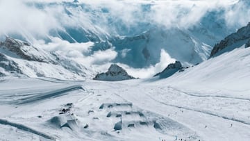 Betterpark de la estaci&oacute;n de esqu&iacute; en el glaciar de Hintertux (Austria).