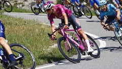 El ciclista neerland&eacute;s Mathieu Van der Poel rueda durante la quinta etapa del Giro de Italia entre Catania y Messina.