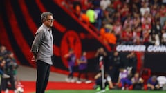 Juan Carlos Osorio sale expulsado durante el partido Pumas vs Xolos