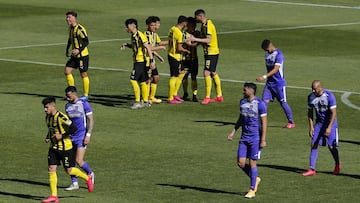 Futbol, Deportes Concepcion vs Fernandez Vial
Cuarta fecha, campeonato segunda division 2020
El jugador de Fernandez Vial, Luis Pacheco, centro, celebra con sus companeros su gol contra Deportes Concepcion durante el partido de segunda division en el estadio Ester Roa de Concepcion, Chile.
04/10/2020
Esteban Drake/Photosport