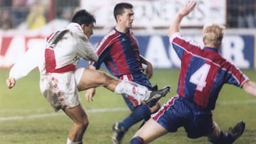 Koeman, durante un partido ante el Rayo en Vallecas.