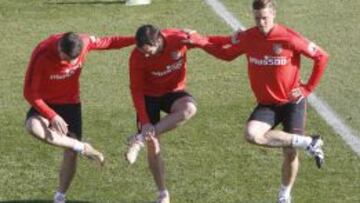 Saúl, Gabi y Koke, centro del campo ante el Granada