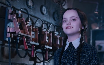 As luca Christina Ricci como Wednesday Addams en The Addams Family de 1991.