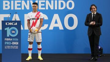 Falcao, junto al presidente en la presentaci&oacute;n.