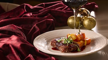 Celebra Nochebuena y Nochevieja 2025 como una Rock Star en Hard Rock Hotel Madrid: precios desde 150€ y con cotillón y uvas incluidas