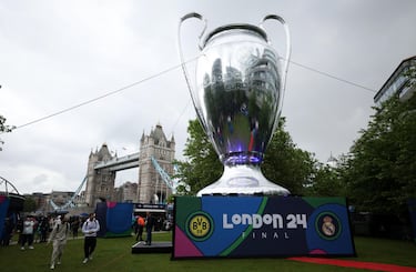 Desde Trafalgar Square hasta Regent Street, los dos grandes puntos de interés para aficionados y turistas, los escudos, banderas y pancartas del Real Madrid y Borussia de Dortmund adornan las calles londinenses.