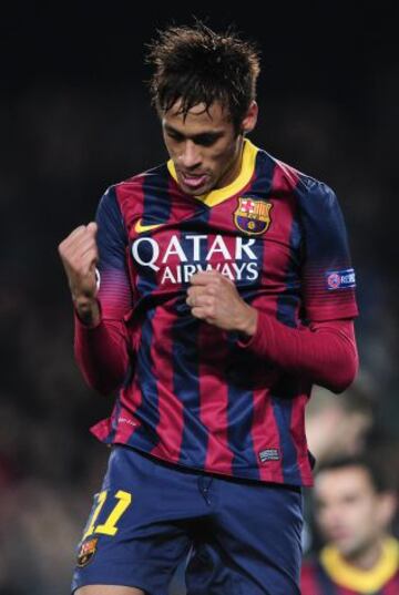 Neymar da Silva Santos celebrando su gol durante el partido correspondiente al sexto encuentro del Grupo H, de la Champions League que disputan hoy en el estadio Camp Nou.