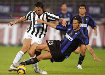 Materazzi entra al tobillo a Ibrahimovic durante un Juventus-Inter de Milán de 2005.