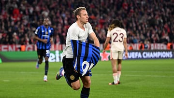 Soccer Football - Champions League - Quarter Final - First Leg - Bayern Munich v Inter Milan - Allianz Arena, Munich, Germany - April 8, 2025 Inter Milan's Davide Frattesi celebrates scoring their second goal REUTERS/Angelika Warmuth