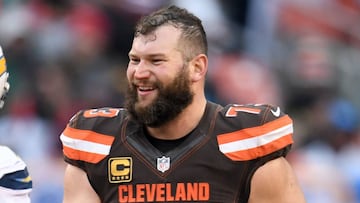 Hay que estar poco afortunado para confundir a Joe Thomas con un entrenador como le ha ocurrido al rookie David Njoku de Cleveland Browns.