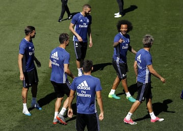 Último entrenamiento del Real Madrid antes de viajar a Málaga