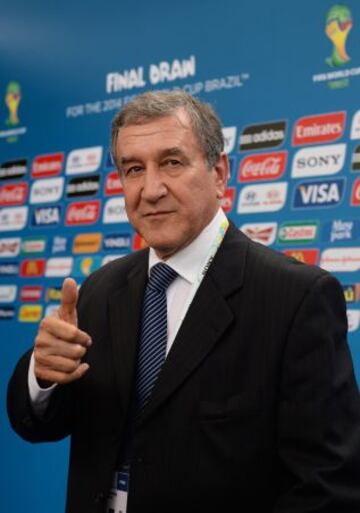 Carlos Alberto Parreira a su llegada para presenciar el sorteo que definirá los grupos del Mundial de 2014 en la localidad brasileña de Costa do Sauípe.