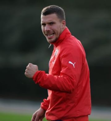 Lukas Podolski recién marcó un gol en el entrenamiento.