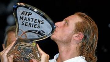<b>NUEVO CAMPEÓN. </b>David Nalbandián besa el trofeo. El Masters de Madrid nunca ha repetido campeón.