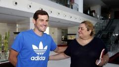 Iker Casillas visita el museo del Oporto en el Estádio do Dragão