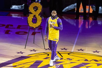 Las imágenes del espectacular homenaje a Bryant en el Staples