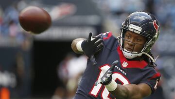 HOUSTON, TX - NOVEMBER 30: DeAndre Hopkins #10 of the Houston Texans warms up before playing the Tennessee Titans in a NFL game on November 30, 2014 at NRG Stadium in Houston, Texas. (Photo by Scott Halleran/Getty Images)