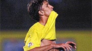 <b>TRABAJO DURO</b>. Las Palmas debió bregar de lo lindo para sacar otro triste empate.