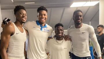 Kostas, Giannis y Thanasis Antetokounmpo con Vinicius Júnior tras el España-Grecia.