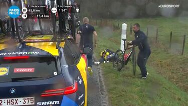 Juan Ayuso abandonó la París-Niza cuando era líder de la carrera tras una dura caída por la que fue trasladado al hospital.