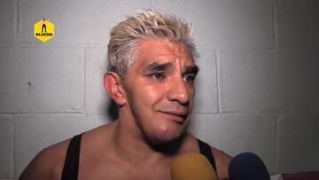 Shocker da una entrevista después de una función