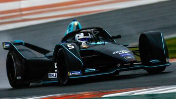 Dani Juncadella pilota el HWA Racelab en el tesat de Marruecos en 2019.