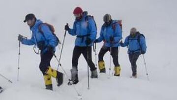 <b>RIESGO. </b>La nevada aumenta el riesgo de avalanchas y sepultó hasta el campo base.