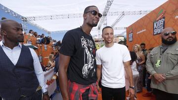 NBA basketball players Chris Bosh (L) and Stephen Curry arrive at the Kids Choice Sport awards 2016 in Los Angeles, California U.S., July 14, 2016.  REUTERS/Mario Anzuoni