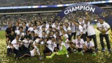La Selecci&oacute;n Mexicana celebra luego de ganar la Copa Oro 2015.