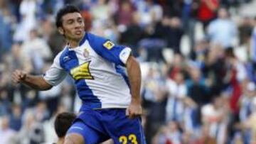 <b>EL SALTO DEL '23'. </b>Jesús Dátolo festejó su gol ante el Levante dedicándoselo a su agente; José Callejón, que le persigue, anotó el segundo.