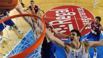 <b>2010. </b>El Barça, con factor pista, batió al Madrid de Lavrinovic.