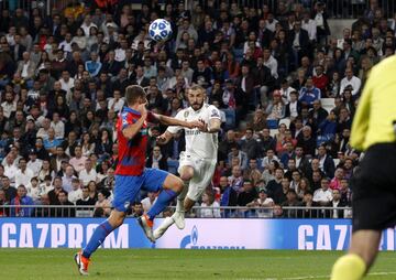 1-0. Karim Benzema marcó el primer gol.