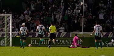 Soko impide que el Racing se meta en un lío