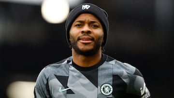 Soccer Football - Premier League - Luton Town v Chelsea - Kenilworth Road, Luton, Britain - December 30, 2023 Chelsea's Raheem Sterling during the warm up before the match Action Images via Reuters/Peter Cziborra NO USE WITH UNAUTHORIZED AUDIO, VIDEO, DATA, FIXTURE LISTS, CLUB/LEAGUE LOGOS OR 'LIVE' SERVICES. ONLINE IN-MATCH USE LIMITED TO 45 IMAGES, NO VIDEO EMULATION. NO USE IN BETTING, GAMES OR SINGLE CLUB/LEAGUE/PLAYER PUBLICATIONS.