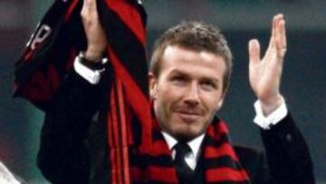 <b>NUEVA ETAPA. </b>Beckham, en su presentación con el Milán.
