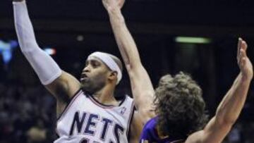 <strong>BRILLANTE DEBUT.</strong> Gasol tuvo su debut so?ado con los Lakers: victoria y actuaci¨®n decisiva (24 puntos y 12 rebotes).