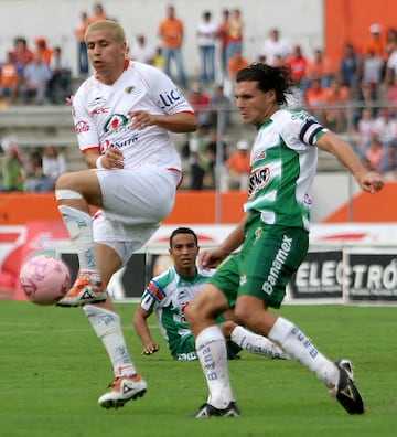 Tuxtla Gutierrez, Chiapas. 29/09/07. Estadio Victor Manuel Reyna. Jaguares de Chiapas vs Santos Laguna en juego de la jornada 10 del torneo Apertura 2007
 Adolfo Bautista y Fernando Ortiz (Foto: Noe Garcia/JAM MEDIA)