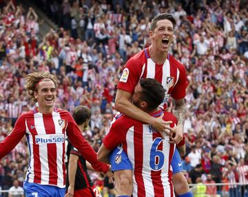 Fernando Torres celebra un gol en el Vicente Calderón