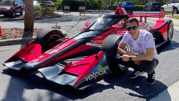 &Aacute;lex Palou con el monoplaza con el que disputar&aacute; la IndyCar