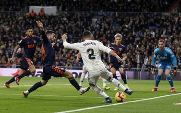 1-0. Carvajal y Gayá en la jugada del primer gol anotado por Wass en propia puerta.