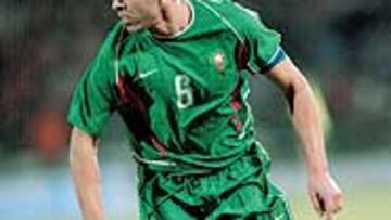 <b>UN ÍDOLO EN MARRUECOS.</b> Naybet es, tras el idolatrado Hicham El Guerrouj, el deportista en activo más célebre de su país. Hace escasa fechas fue nombrado embajador honorario de Marruecos por su Gobierno y él ha respondido rodando varios anuncios en los que exaltaba las virtudes del país norteafricano. Ahora, es el capitán indiscutible de la selección que busca el título africano en Túnez.