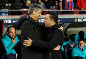 Imanol Alguacil y Xavi Hernández, entrenadores de la Real Sociedad y Barcelona respectivamente.