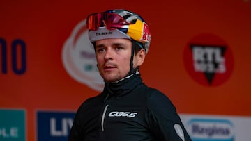 Pavia (Italy), 22/03/2025.- British rider Tom Pidcock of the Q36.5 Pro Cycling Team before the start of the Milano - Sanremo one-day cycling classic from Pavia to Sanremo, Italy, 22 March 2025. (Ciclismo, Italia) EFE/EPA/Roberto Bettini