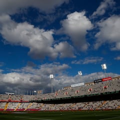 Who is Erik Lambrechts, the referee for the Barcelona-Young Boys Champions League matchday 2 game?