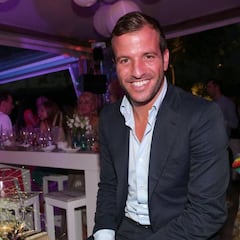 El 'frikandelgate' cierra más puertas a Van der Vaart