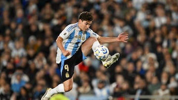 Argentina's forward #09 Julian Alvarez controls the ball during the 2026 FIFA World Cup South American qualifiers football match between Argentina and Colombia at the Mas Monumental stadium in Buenos Aires, on June 10, 2025. (Photo by Luis ROBAYO / AFP)